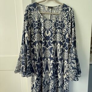 Dress flowy sleeves